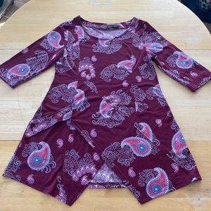 REBORN. Medium Long tunic w/quarter sleeves, a front pocket, Burgundy/white/pink